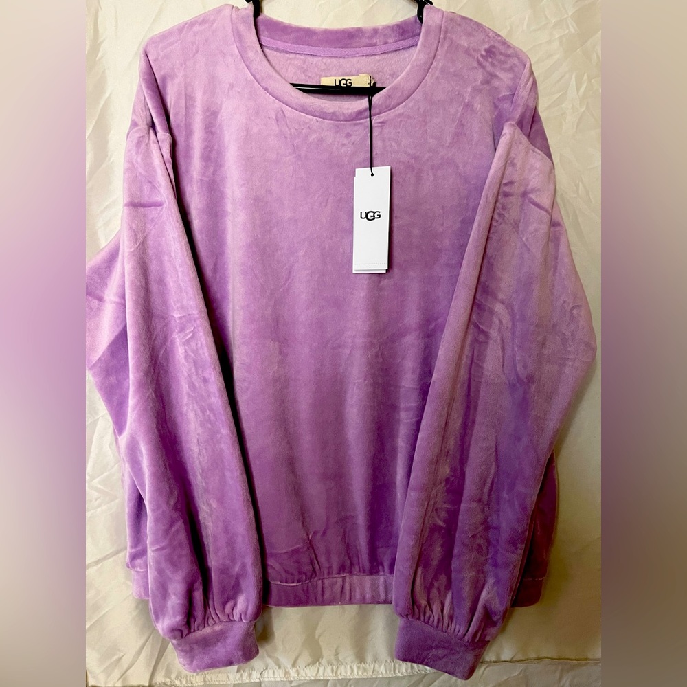 Uggs Sweater/Sweatshirt